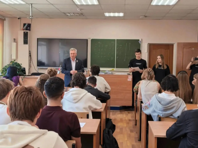Депутаты приняли участие в «Избирательном диктанте»